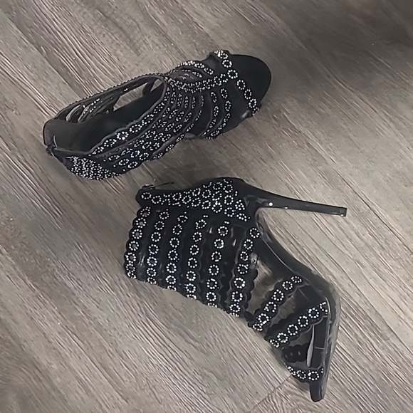 Black Heels - Picture 2 of 3